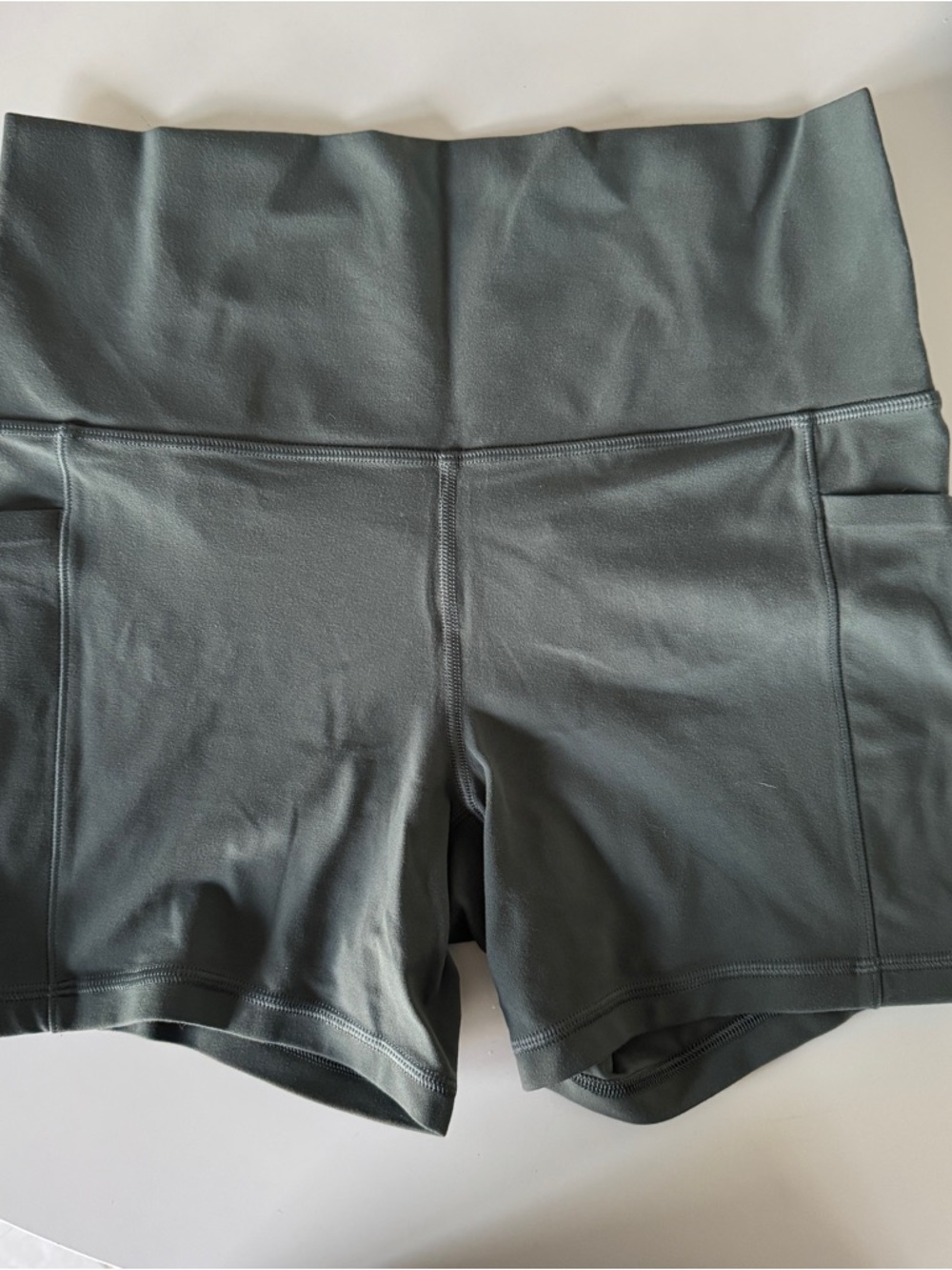 Athleta Salutation Stash High-Waist Women's Active Shorts in Olive/Slate Green